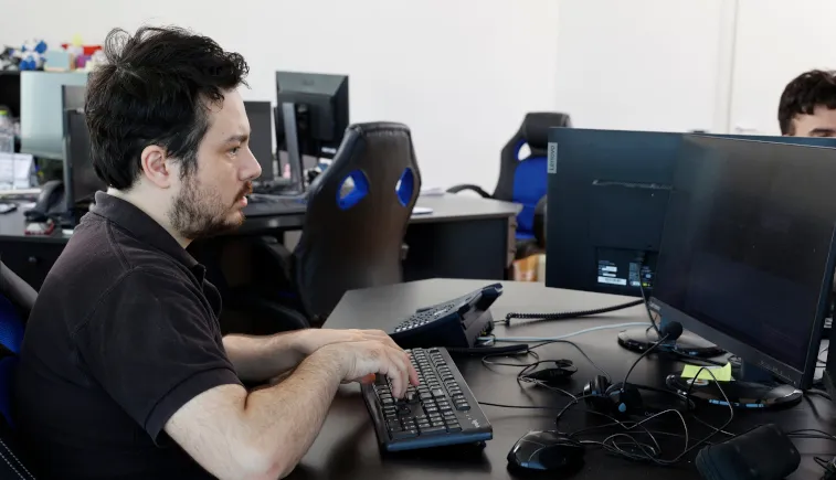 Sviluppo app mobile su misura iOS e Android per ottimizzare i processi aziendali - AleMar Web